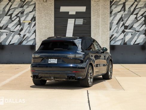 Used 2023 Porsche Cayenne Turbo S AWD/4WD image 14