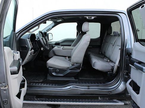 Used 2015 Ford F150 XLT image 17