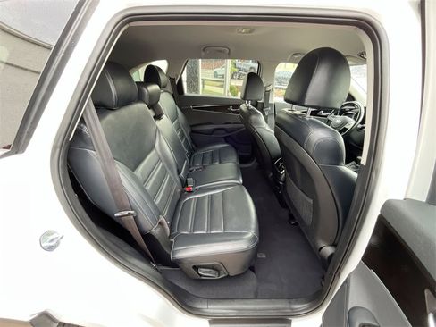 Used 2019 Kia Sorento EX image 37