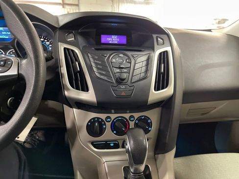 Used 2012 Ford Focus SE w/ SE Winter Pkg image 18