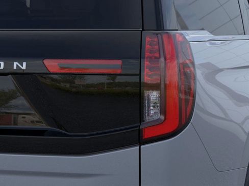 New 2025 Ford Expedition Platinum w/ Driver's Package image 21