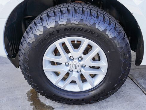 Used 2017 Nissan Frontier SV w/ SV Value Truck Package image 12