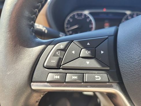 Used 2025 Nissan Sentra SV w/ SV Premium Package FWD image 28