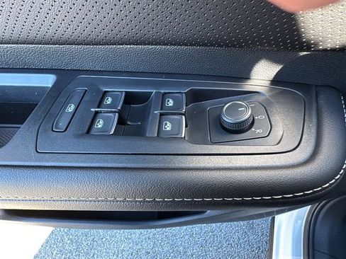 New 2026 Volkswagen Atlas Cross Sport SE FWD image 16