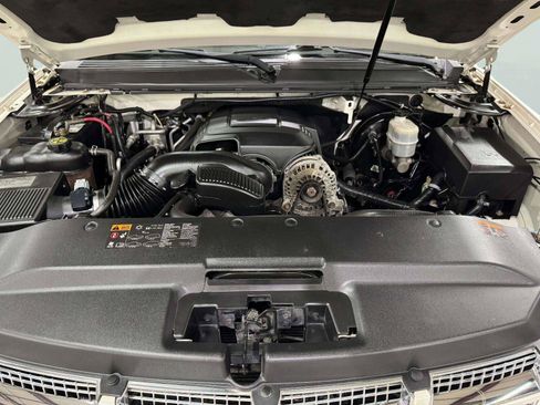 Used 2012 Cadillac Escalade Luxury AWD/4WD image 59