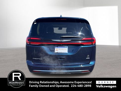 Used 2022 Chrysler Pacifica Touring-L AWD/4WD image 8
