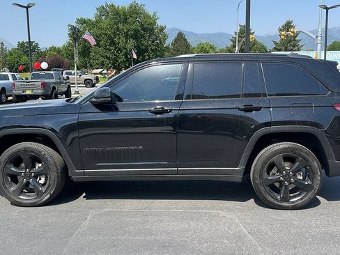 Used 2024 Jeep Grand Cherokee Limited w/ Black Appearance Package AWD/4WD image 6