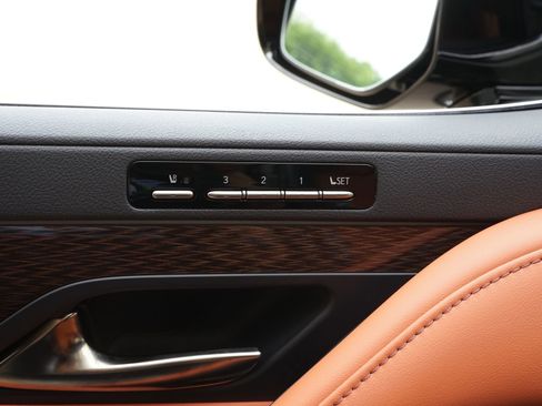 Used 2026 Lexus LX 700h Ultra Luxury image 32