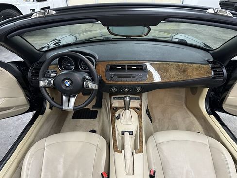 Used 2006 BMW Z4 3.0i RWD image 16