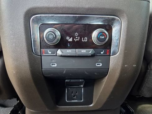Used 2024 GMC Yukon XL SLT w/ SLT Luxury Package AWD/4WD image 17