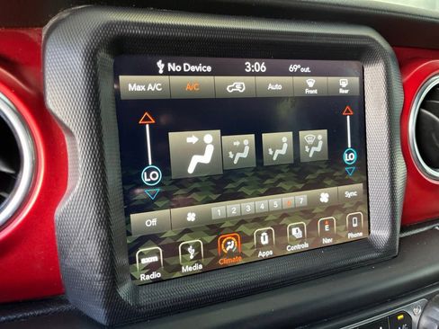 Used 2018 Jeep Wrangler Unlimited Rubicon AWD/4WD image 31