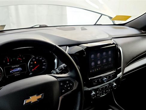 Used 2023 Chevrolet Traverse LT image 21