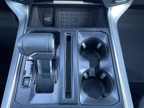 Used 2025 Ford F150 Platinum w/ Equipment Group 702A High image 29