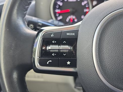 Certified 2022 Kia Carnival LX FWD image 19