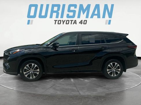 Used 2025 Toyota Highlander XLE AWD/4WD image 4