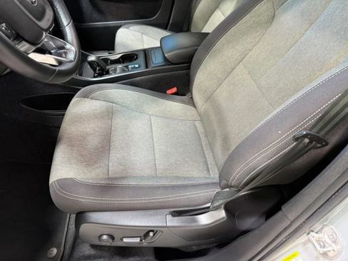 Used 2024 Volvo XC40 B5 Core image 24