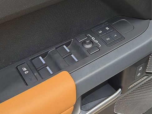 Used 2024 Land Rover Defender 110 X-Dynamic SE image 22