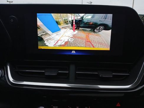 Used 2024 Chevrolet Trax ACTIV w/ Sunroof Package image 25