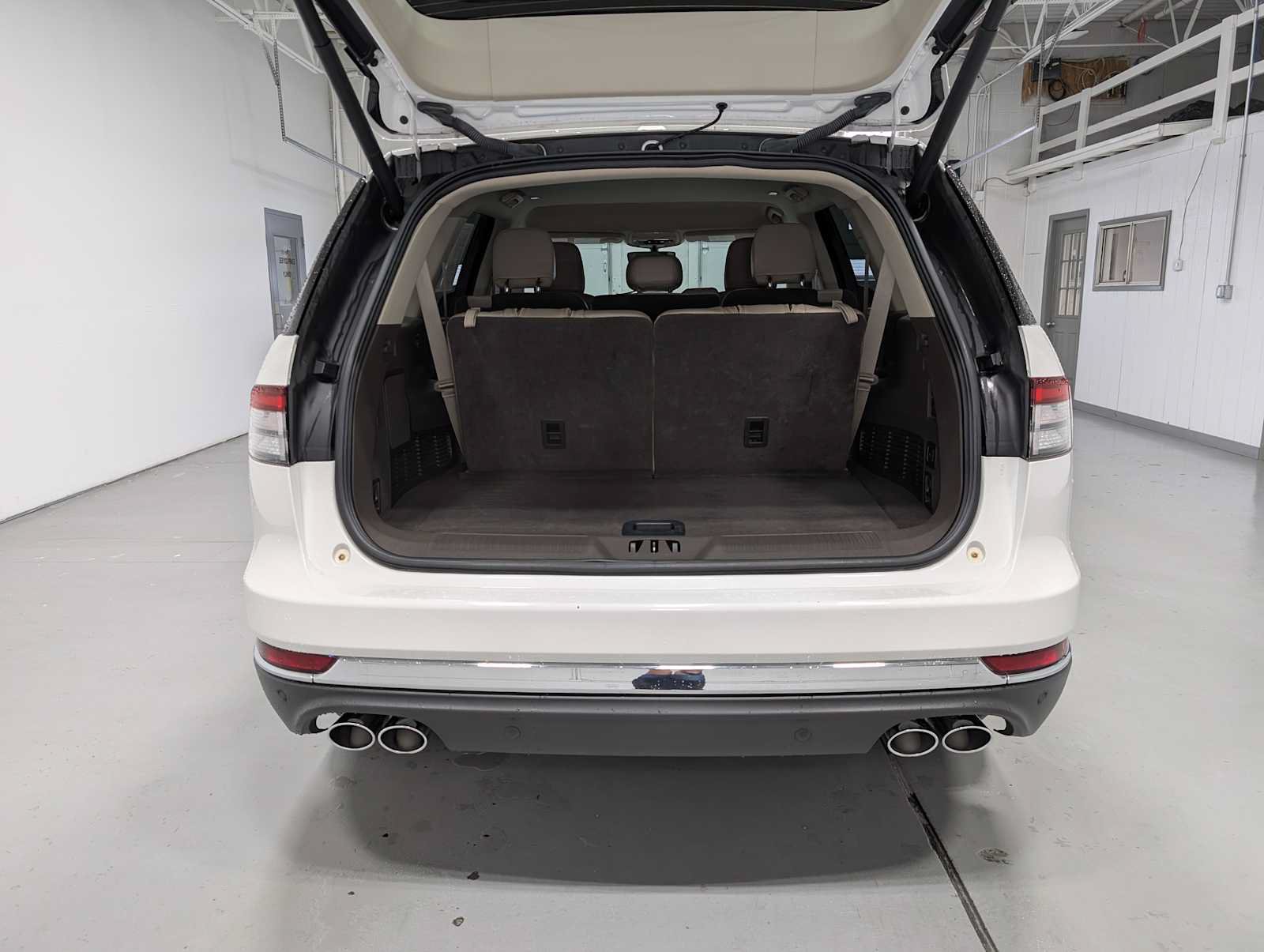 Used 2023 Lincoln Aviator AWD image 38