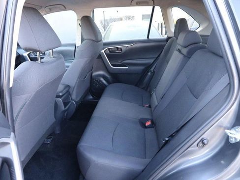 Used 2019 Toyota RAV4 LE image 9