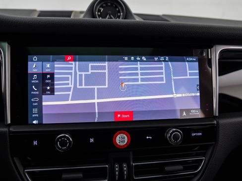 New 2026 Porsche Macan image 25