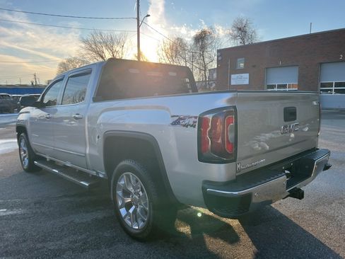 Used 2018 GMC Sierra 1500 SLT image 3