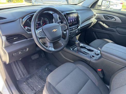Used 2020 Chevrolet Traverse LT image 17