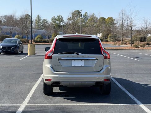 Used 2017 Volvo XC60 T6 Inscription w/ Preferred Option Package image 6