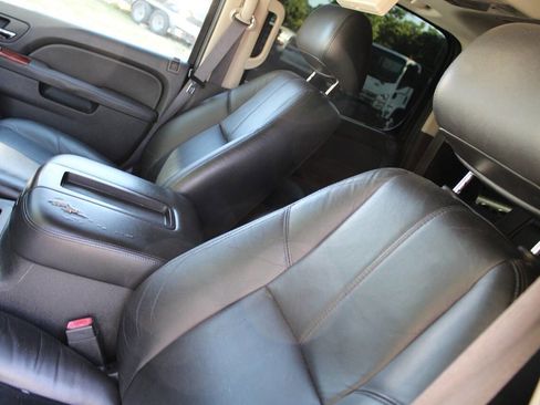 Used 2011 Chevrolet Suburban LT AWD/4WD image 17