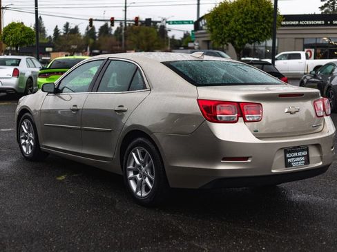 Used 2015 Chevrolet Malibu LT w/ Power Convenience Package FWD image 9