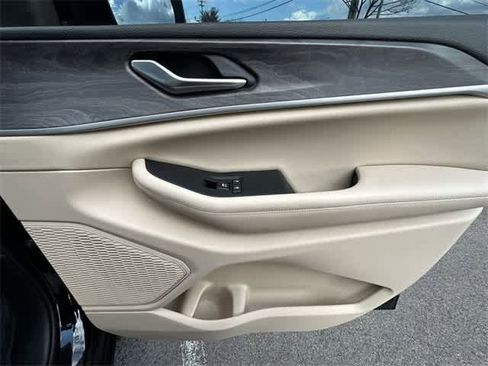 Used 2023 Jeep Grand Cherokee L Limited w/ Luxury Tech Group II image 24