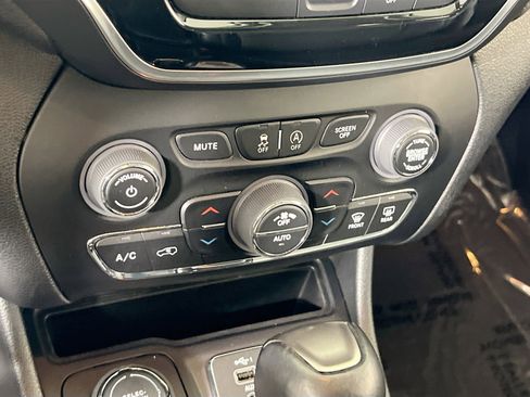 Used 2022 Jeep Cherokee Limited w/ Mopar Interior Package image 15