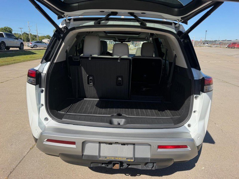 Used 2025 Nissan Pathfinder SL w/ SL Premium Package AWD/4WD image 5