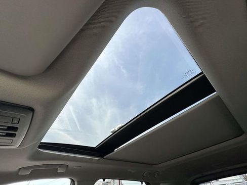 Used 2023 Nissan Rogue SL w/ SL Premium Package image 32