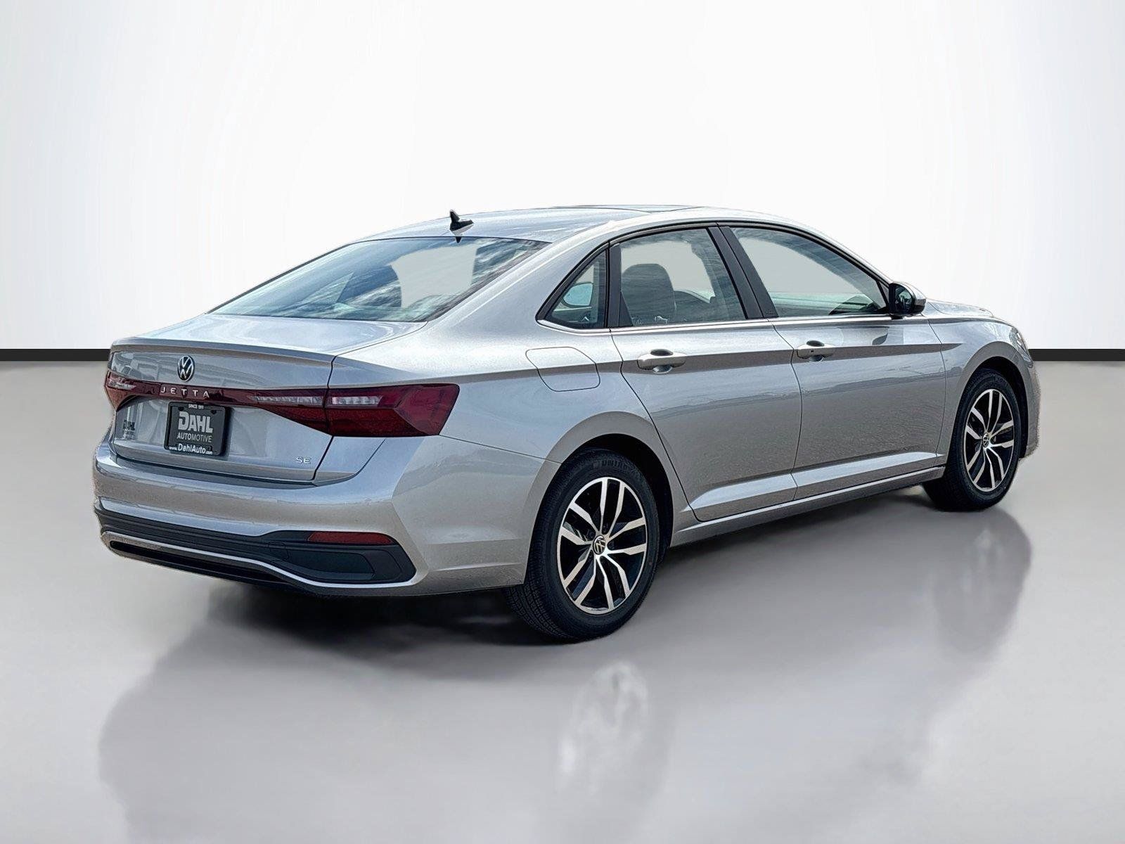 Used 2025 Volkswagen Jetta SE FWD image 13