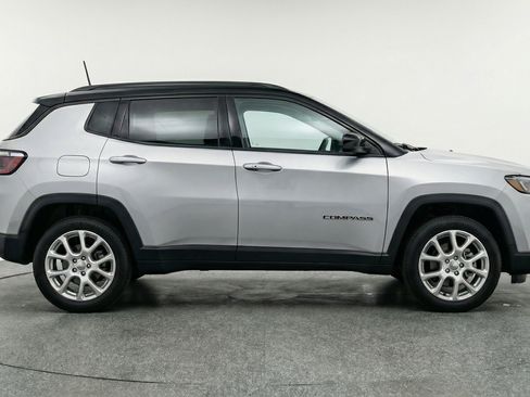 Used 2025 Jeep Compass Limited AWD/4WD image 11