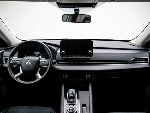 Used 2024 Mitsubishi Outlander SE image 28