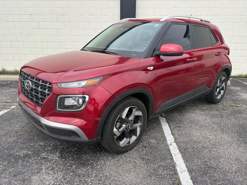 Used 2023 Hyundai Venue SEL FWD image 1