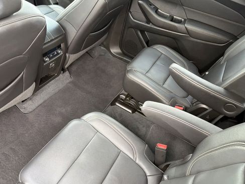 Used 2022 Chevrolet Traverse LT image 4