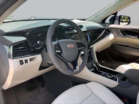 Used 2024 Cadillac XT6 Premium Luxury FWD image 18