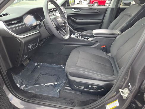 Certified 2024 Jeep Grand Cherokee Laredo RWD image 27