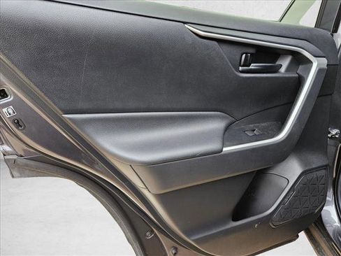 Used 2019 Toyota RAV4 LE image 16