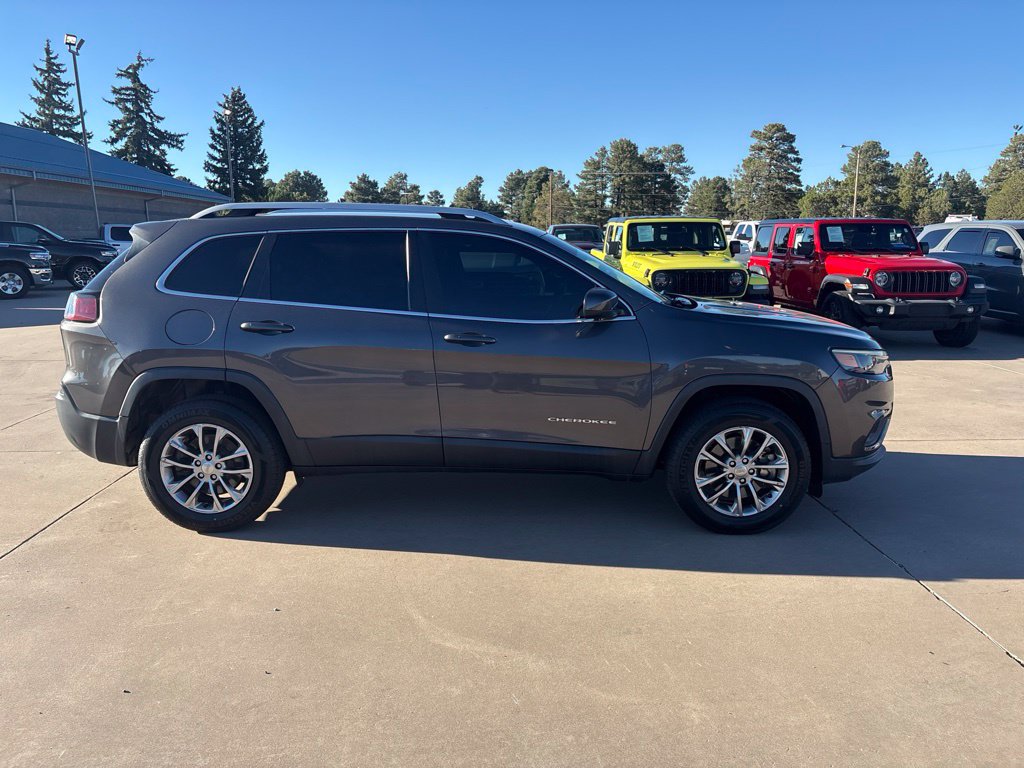 Used 2019 Jeep Cherokee Latitude Plus w/ Cold Weather Group AWD/4WD image 8