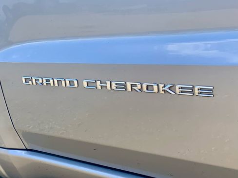 Used 2015 Jeep Grand Cherokee Overland w/ Advanced Technology Group image 18