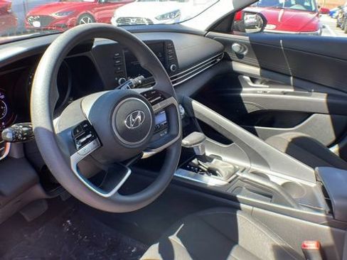 Used 2022 Hyundai Elantra SEL w/ Preferred Accessory Package image 6