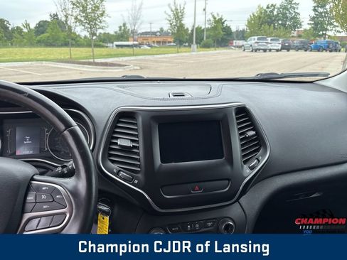 Used 2019 Jeep Cherokee Latitude w/ Cold Weather Group image 25
