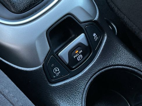 Used 2020 Jeep Compass Sport w/ Cold Weather Group image 38