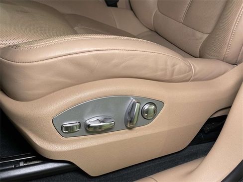 Used 2025 Porsche Macan image 17