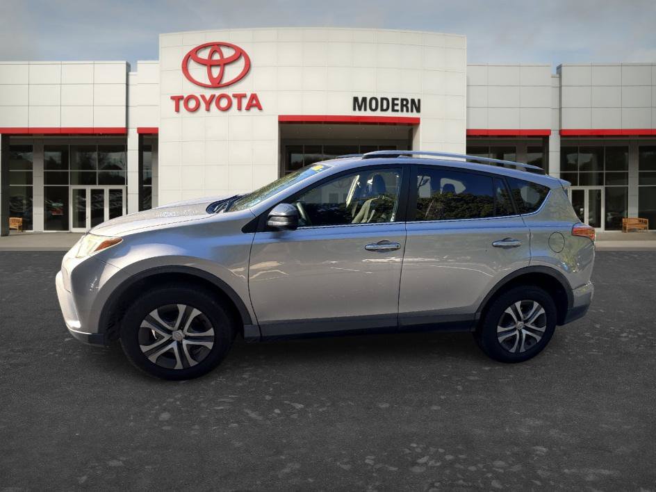 Used 2018 Toyota RAV4 LE FWD image 16