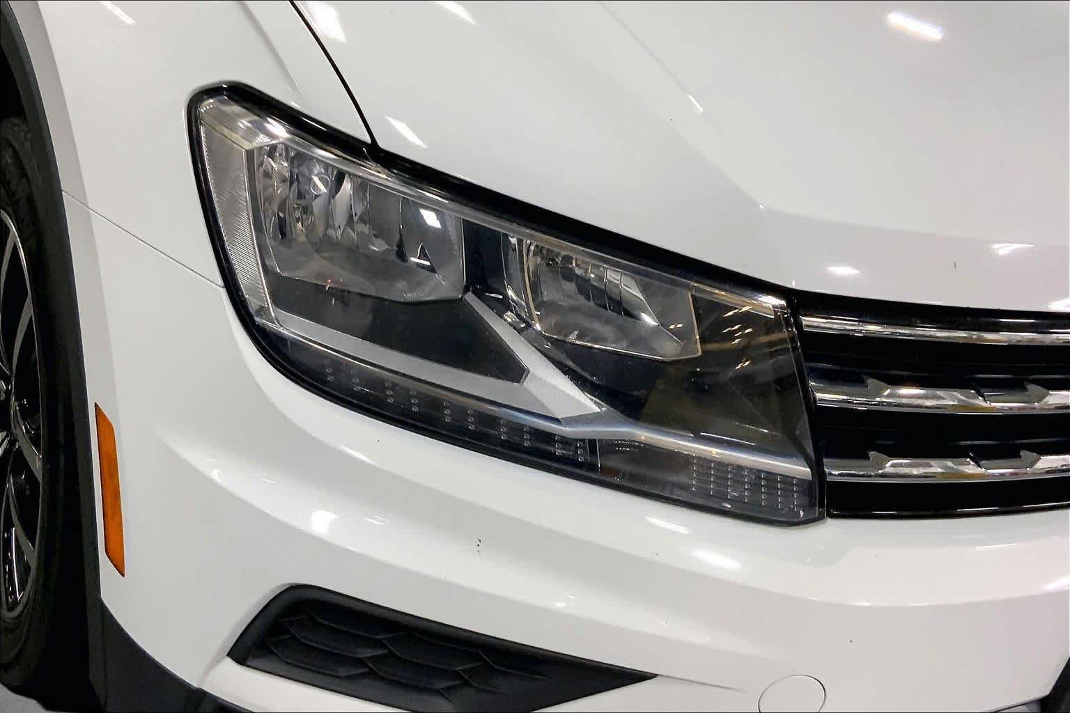 Used 2021 Volkswagen Tiguan SE w/ Panoramic Sunroof Package AWD/4WD image 28
